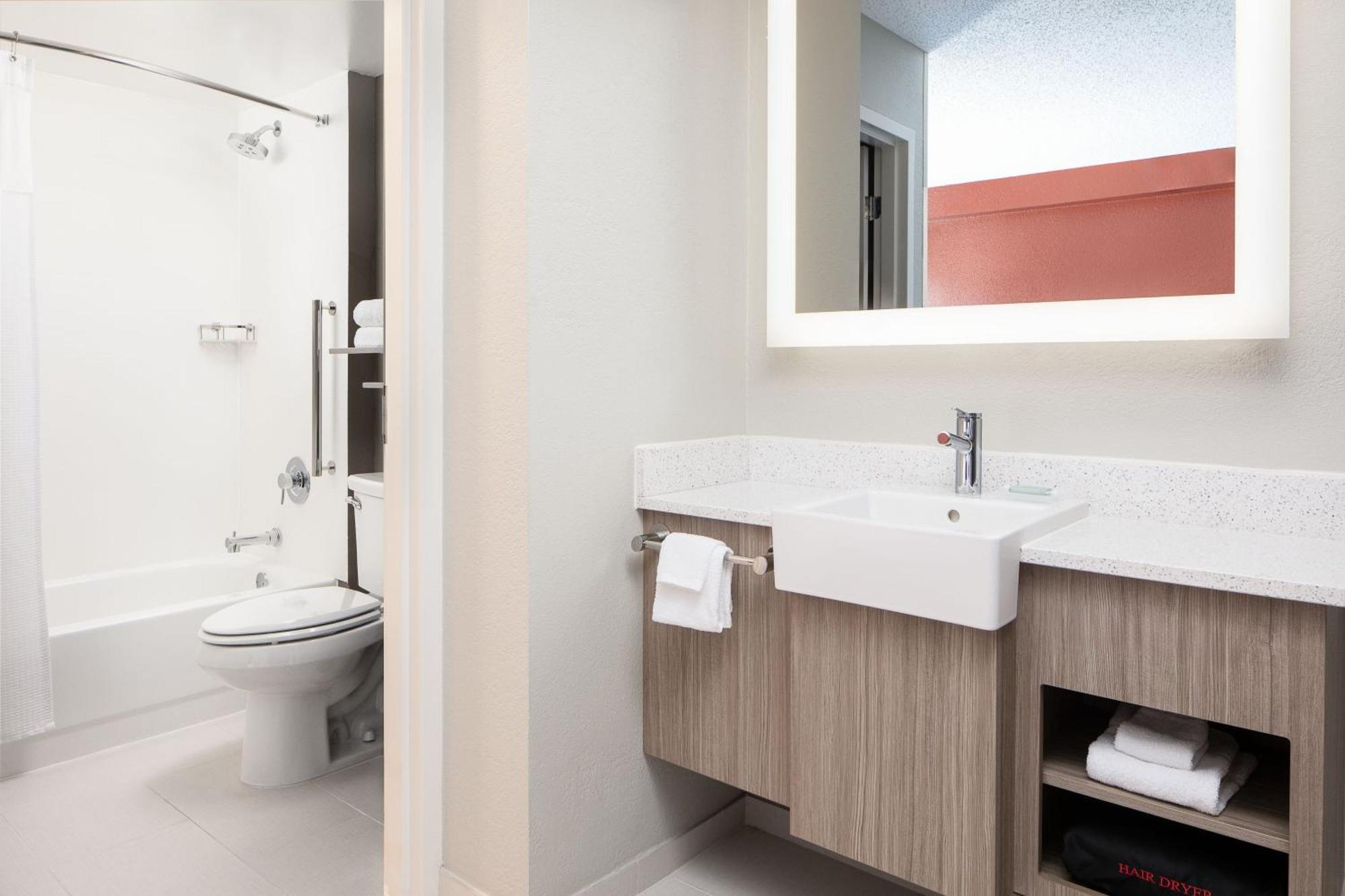 Springhill Suites By Marriott Dallas Downtown / West End Екстер'єр фото